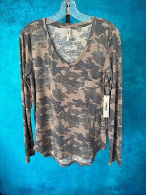Women's long sleeve camo v neck top